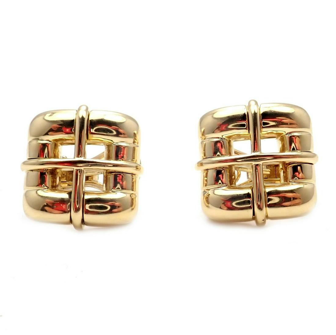 Authentic! Tiffany & Co 18k Yellow Gold Classic: Authentic! Tiffany & Co 18k Yellow Gold Classic Earrings 2001 You are bidding on an Authentic! Tiffany & Co 18k Yellow Gold Classic Earrings 2001. These earrings have collapsible posts with omega back