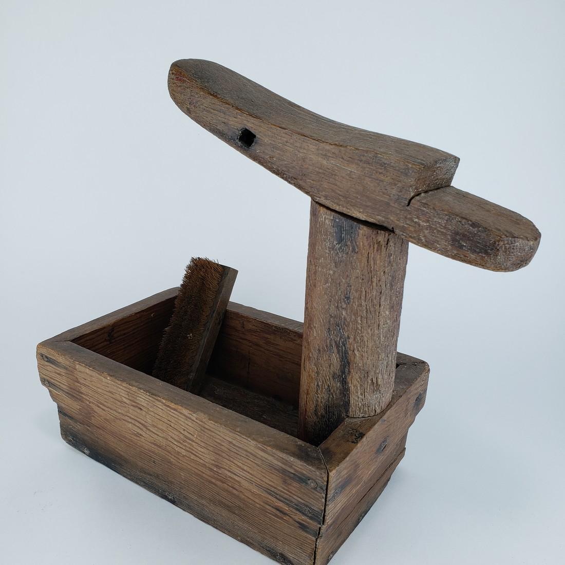 Primitive Carved Shoe Shine Kit (1 of 5)