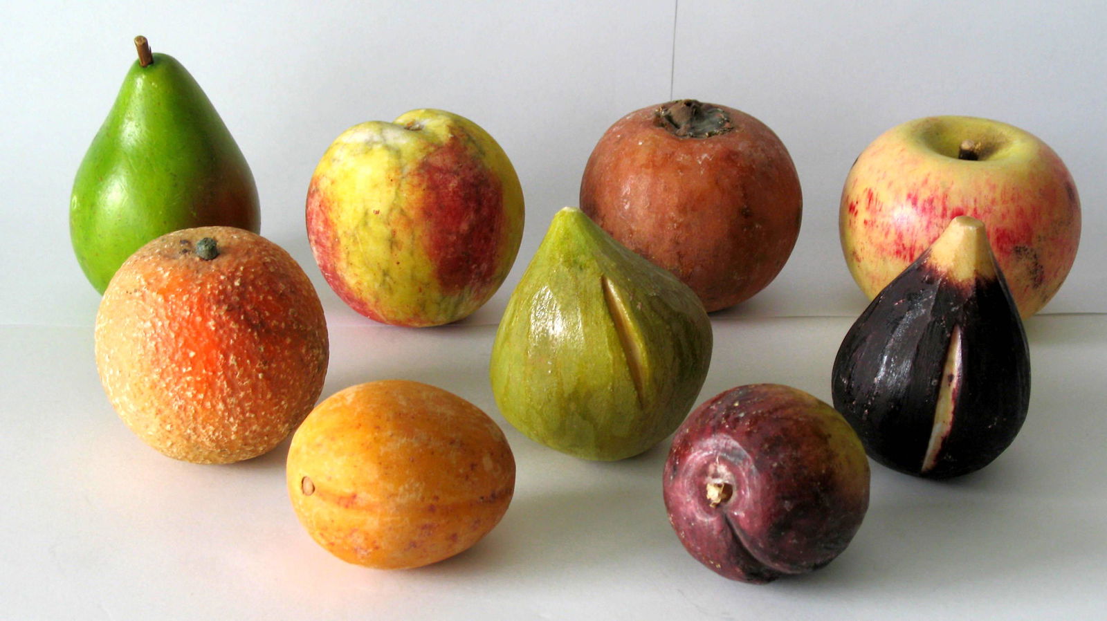 Collection of vintage stone fruit. (1 of 1)