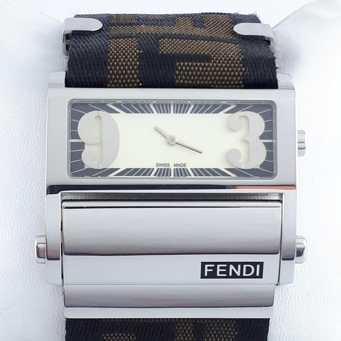 Fendi - Orologi - Ref:1120G - Men - 2011-present: Brand : Fendi Model : Orologi Ref : 1120G Gender : Men Movement : Quartz Type : Analogue wristwatch Total Lenght : 22 cm / 8,66 inch (Including Watch Case) Case Size : 45 x 35 mm / 1,77 x 1,