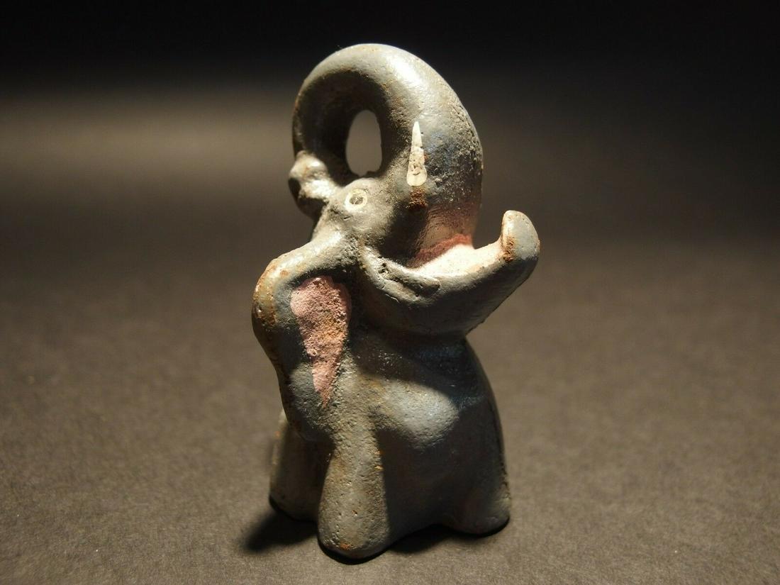 Cast Iron folk art Elephant Beer Bottle Opener: 3" Tall x 3 3/4" Wide Great reproduction cast iron bottle opener. This piece was made to look just like an antique, but is new. Reserve: $9.00 Shipping: Domestic: Flat-rate of $6.00 to anywhere within