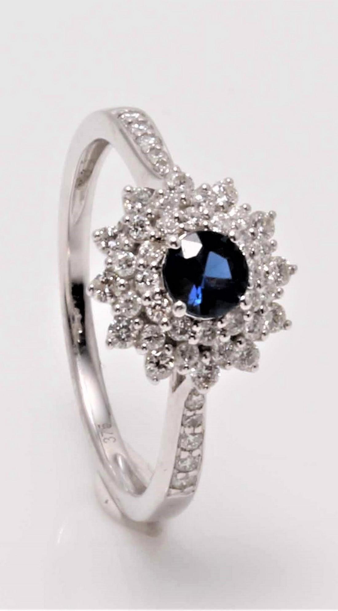 9K WHITE GOLD RING WITH 0.65 CT DIA (1 of 7)