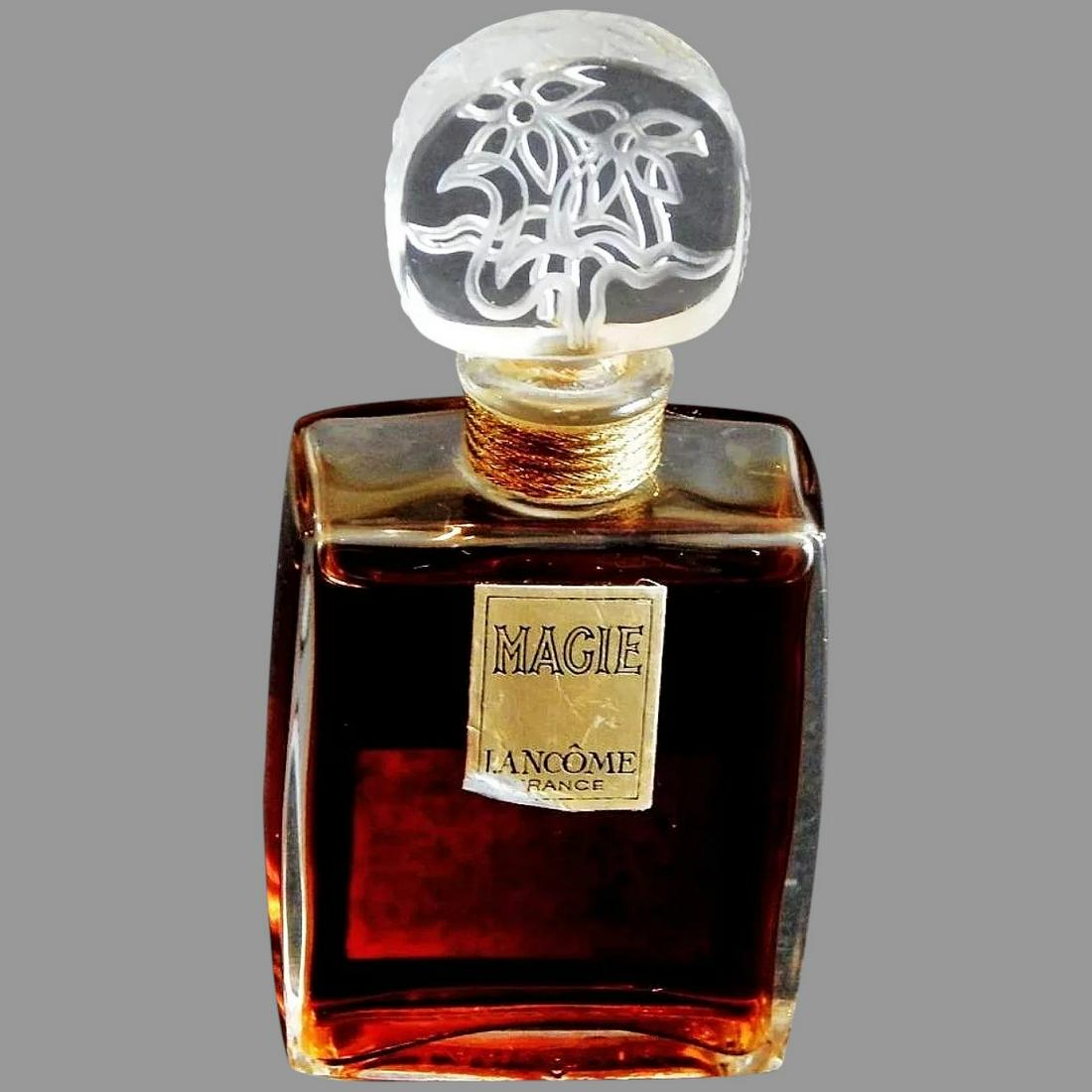Vtg Lancome Magie Parfum Crystal Stopper Intaglio of: Rare Lancome Perfum Magie Intaglio of Jasmine which was introduced in the early 1950's by Armand Petitjean It was described as a floral feminine fragrance. its main notes are Jasmine , Violet, Musk an