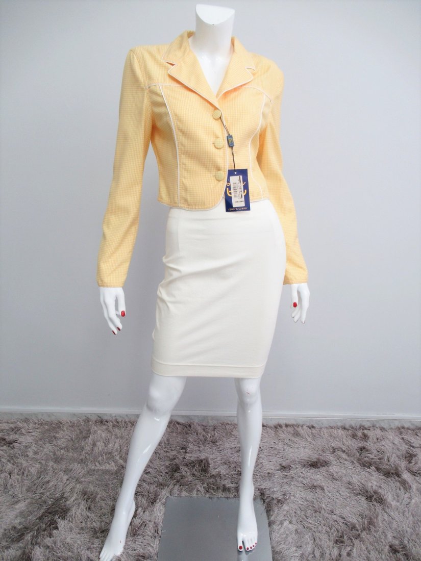 "Byblos" cotton suit size XS / S: Title: "Byblos" cotton suit size XS / S Materials: Jacket: 50% viscose, 50% polyester.Skirt: 95% cotton, 5% lycra. Size: SIZE: 42 IT jacket, 40 IT skirt. Suitable for an XS-S.MEASURES:Jacket: shoulder