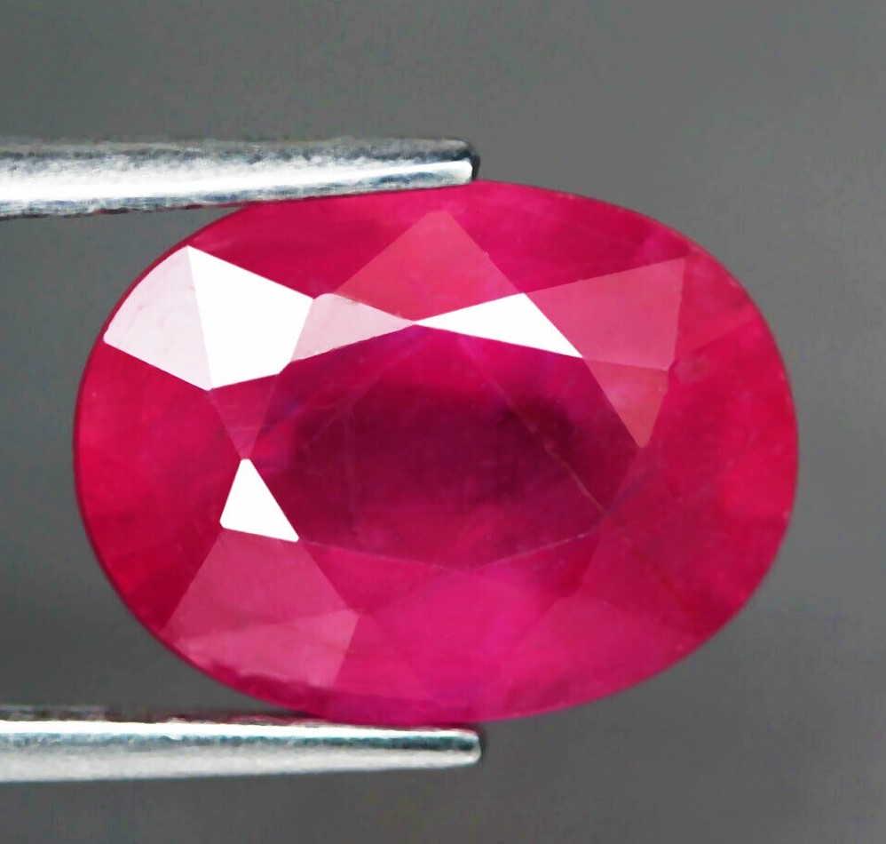 3,42 cts Natural Oval Pink Red Ruby (1 of 3)