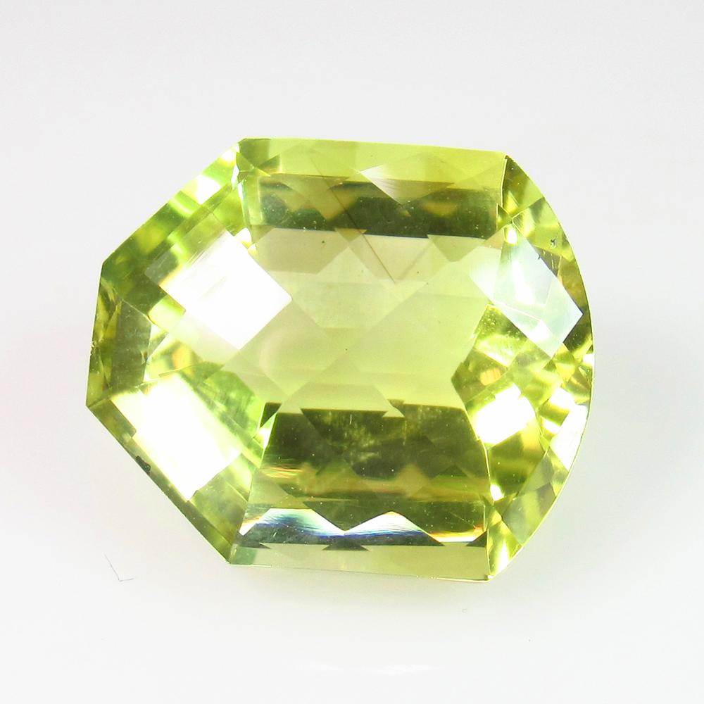 14.45 Ct Natural Yellow Lemon Quartz Fancy Cut: No Reserve! Title: 14.45 Ct Natural Yellow Lemon Quartz Fancy Cut Stone Clarity: VVS Gemstones: Natural Lemon Quartz Carat Weights: 14.45 Size/Dimensions:16.40 x 14.10 x 9.80 mm Additional Info:Good L