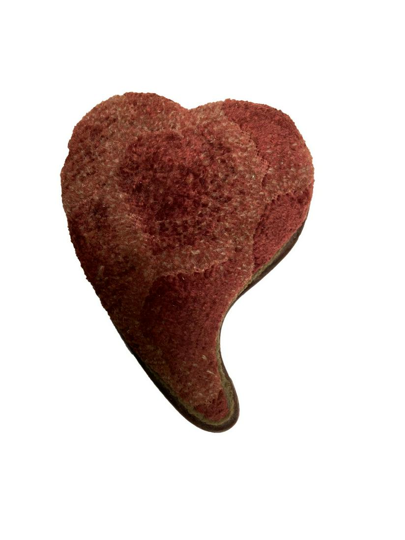 Tailed heart Pin Cushion (1 of 2)