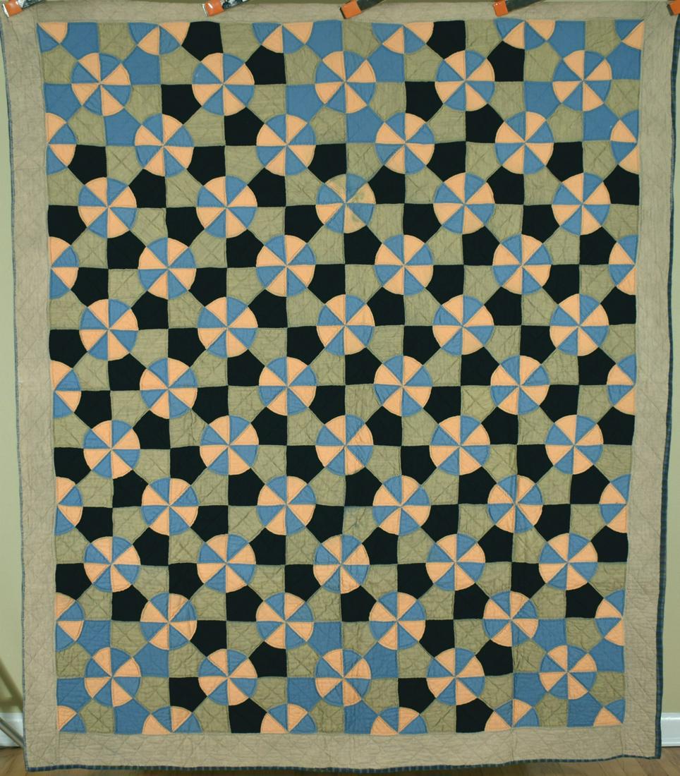 20's Amish Hearts & Gizzards Quilt (1 of 7)