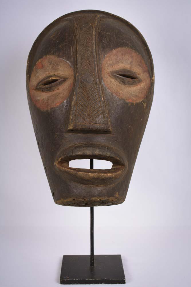 Initiation mask – Wood – Ngbaka – DR Congo: African initiation wooden mask form the NGBAKA / NGBANDI people of DR Congo. They are oval and often have a concave face with an elongated triangular nose. The artistic style of their statues and mask