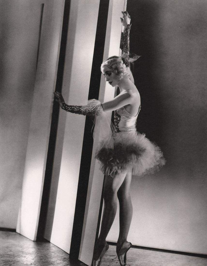 EDWARD STEICHEN - Patricia Bowman,1933: Artist: EDWARD STEICHEN Print Title: Patricia Bowman,1933 Printing Date: 1980’s Medium: Photo-lithograph Printed in: Japan Image Size: approx. 10 x 9.5 ” Reserve: $25.00 Shipping: Domestic: Flat r