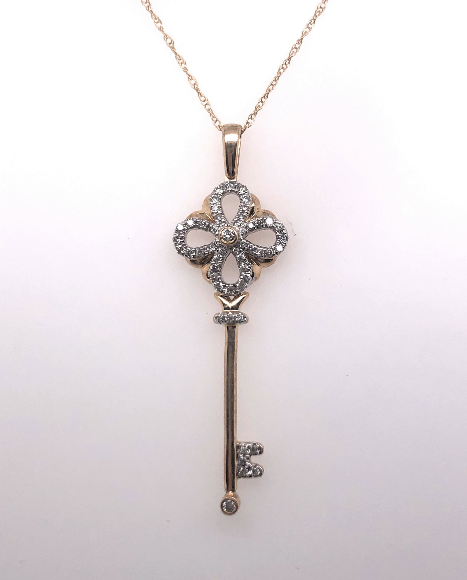 0.25 Ctw Diamond Key Pendant 10KT Yellow Gold (1 of 3)