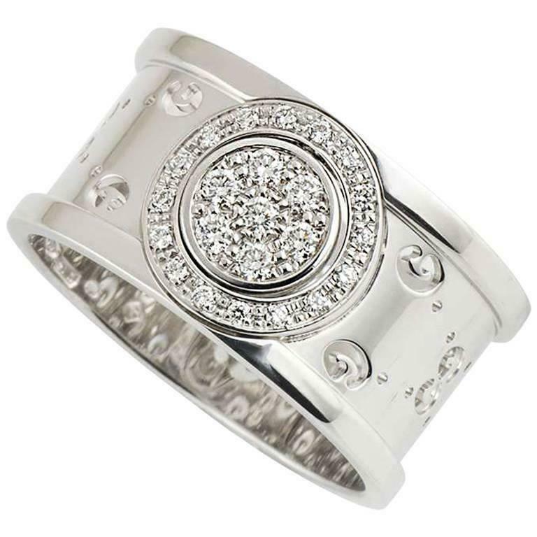 GUCCI 18k White Gold & Diamond Logo Band Ring (1 of 4)