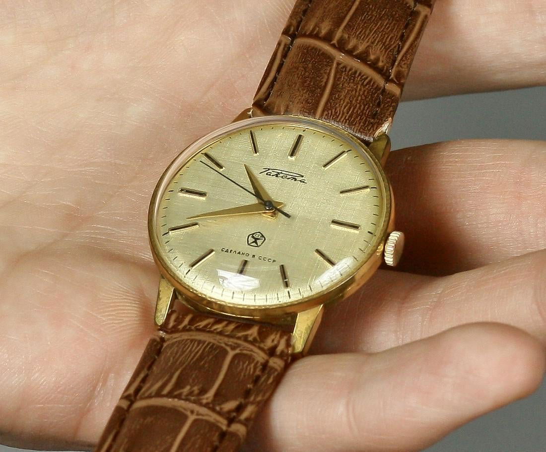Raketa vintage men wrist watch russian antique unisex: Materials Band material: Leather Gold, Stainless steel Raketa vintage men wrist watch russian antique unisex white USSR watches ?17 Watch - "Raketa" Specifications: - diametr ( not including the