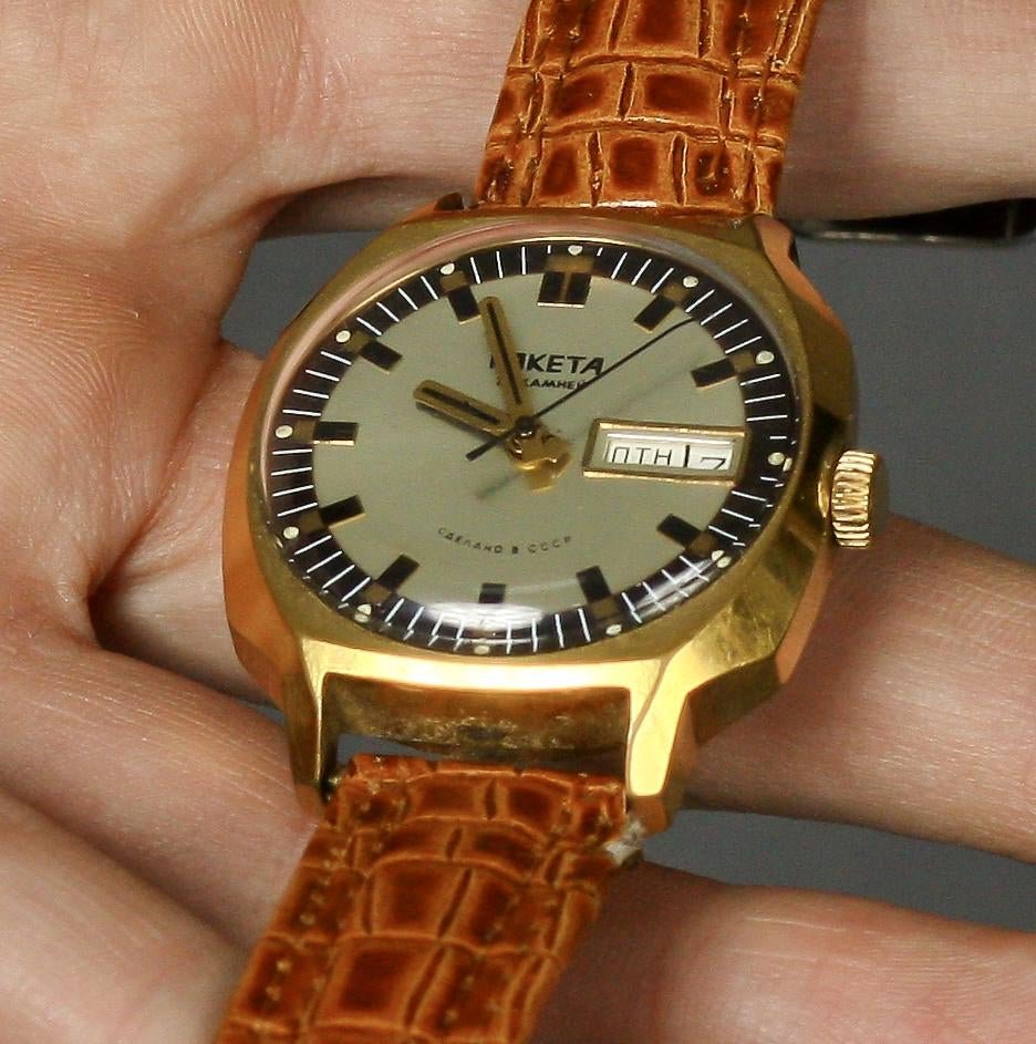 Raketa Vintage Men Wrist Watch / Golden White Vintage: Materials Band material: Leather Gold, Stainless steel Raketa vintage men wrist watch russian antique unisex white USSR watches. Soviet Wrist Watch. Golden Color Vintage Men Wrist Watch. Original rare