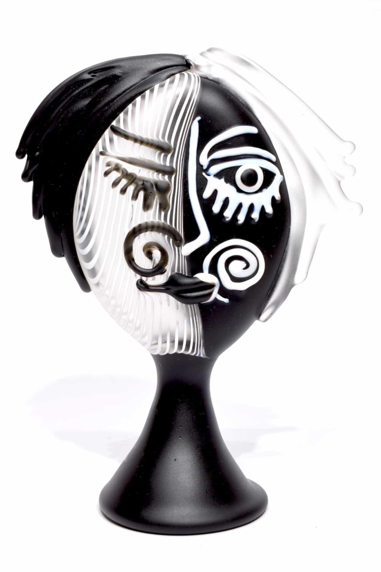 Murano glass Picasso sculpture signed: Additional Information: Original sculpture Picasso Stile, made by glass master De Mio. Item signed by master Date/Period: 2020 Maker: De Mio Giuliano Origin: Murano Material: Glass Size: 13 x 10 cm 14