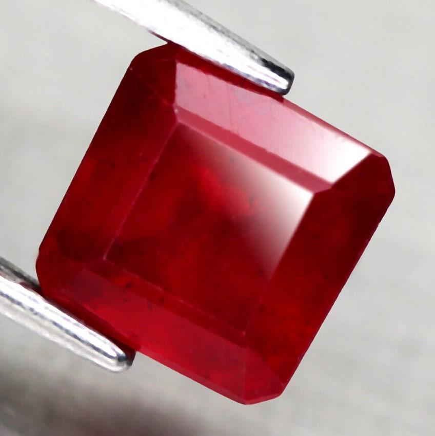 2,70 cts Natural Scissor Cut Blood Red Ruby (1 of 3)