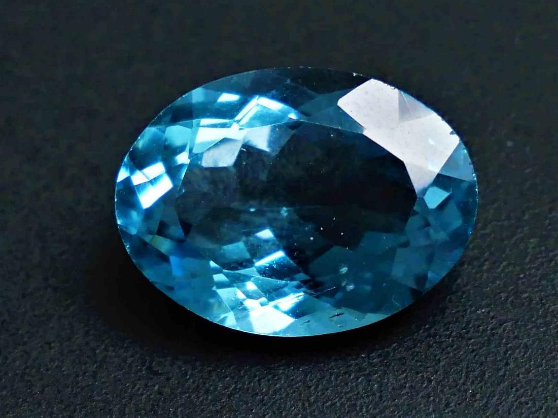 SWISS BLUE TOPAZ 7.42 ct **CERTIFIED IGI** (1 of 2)