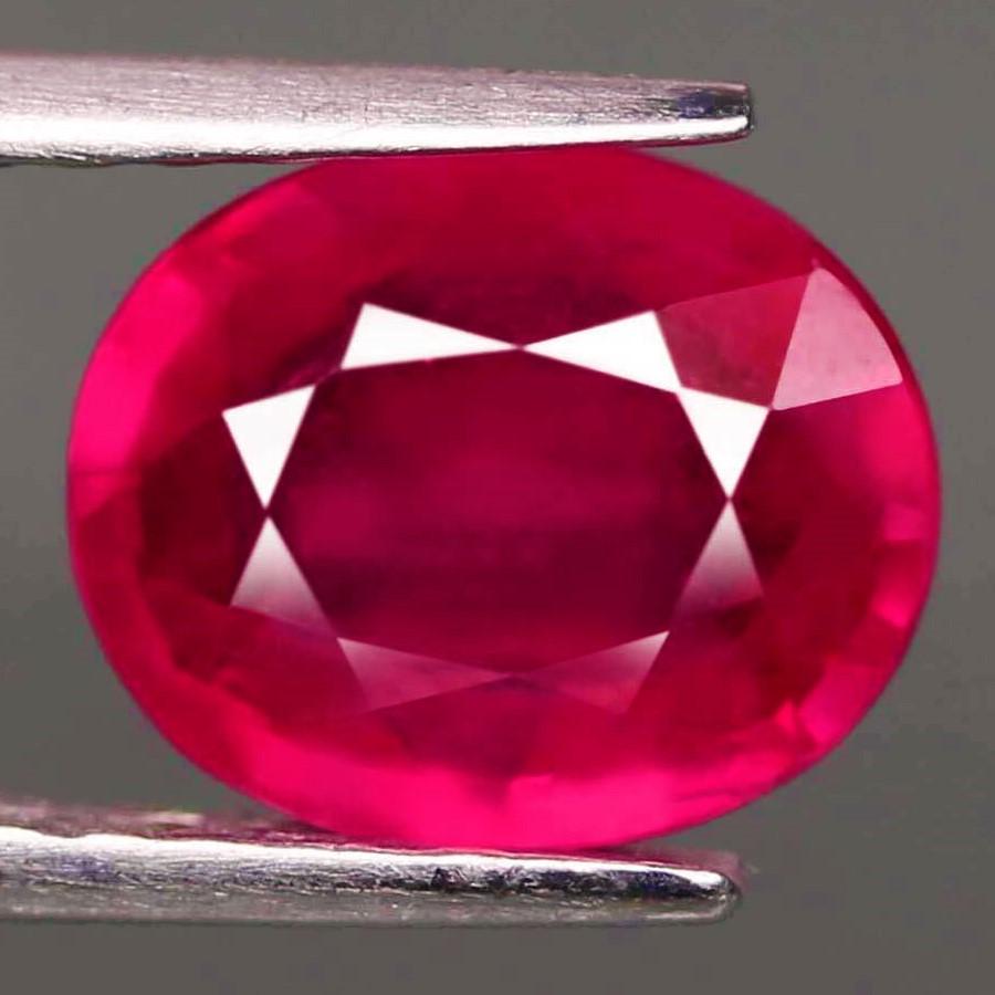 2,84 cts Natural Luminous Oval Hot Pink Red Ruby (1 of 3)