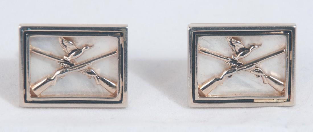 Pair of Vintage cuff links with rifles and ducks: Pair of Vintage cuff links with rifles and ducks Reserve: $20.00 Shipping: Domestic: Flat-rate of $25.00 to anywhere within the contiguous U.S. International: Foreign shipping rates are determined by 