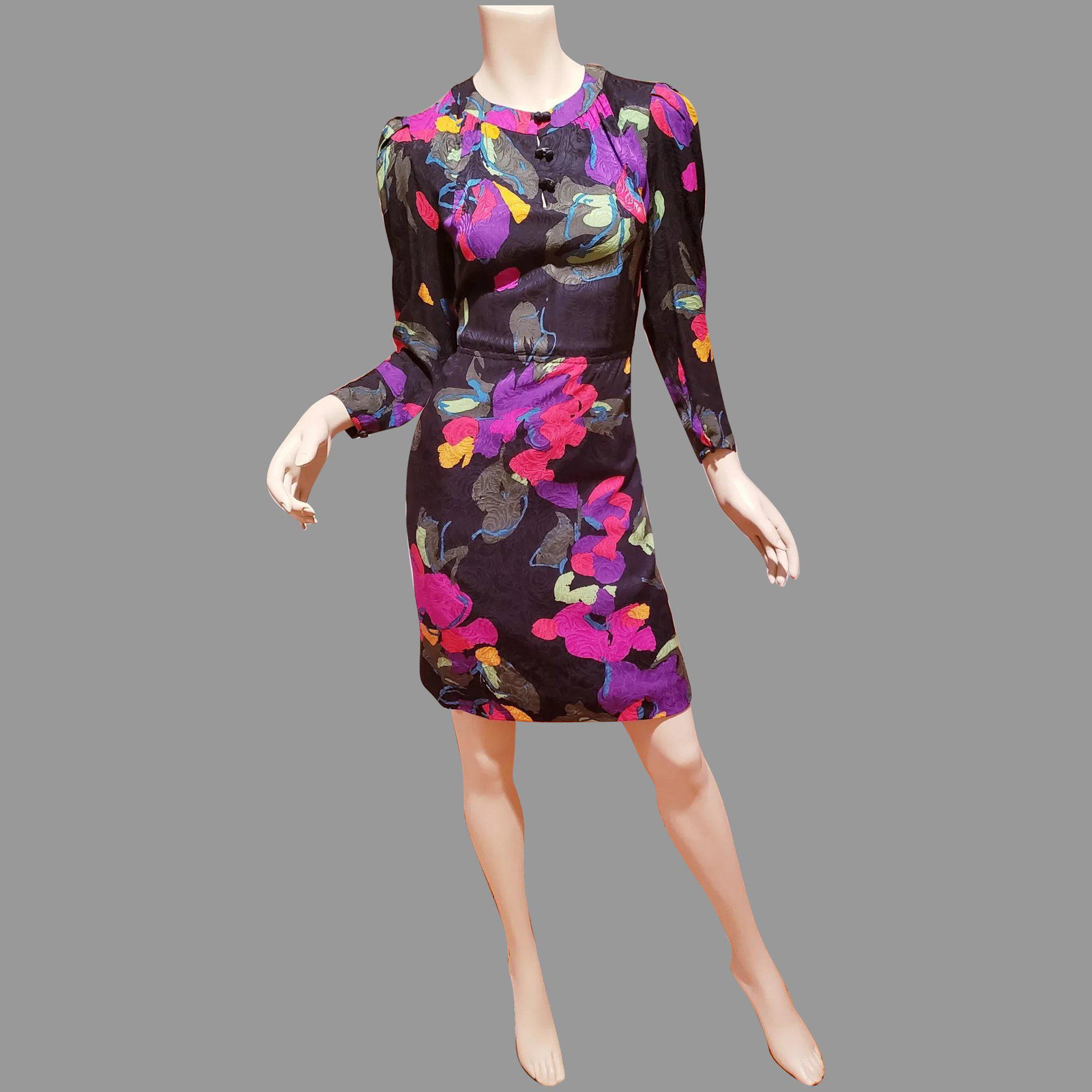 Vtg Raw silk French floral printed dress Made in France: Beautiful Floral printed silk dress styled for Judith made in France Front loop buttons made of same fabric. Elastic Waist In very good vintage condition and a beauty Bust=36-38" Auction starts at $1.