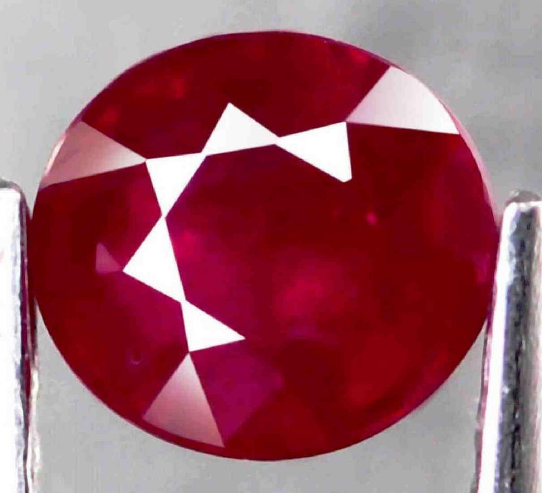 2,86 cts Natural Round Blood Red Ruby (1 of 2)
