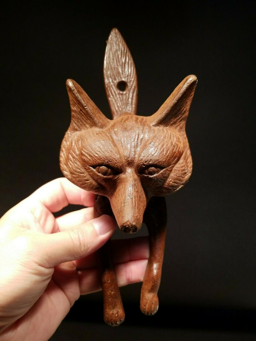 Cast Iron FOX Head DOOR KNOCKER Hardware: 9 1/2" Height x 4" Wide x 3" ExtensionGreat reproduction fox head door knocker cast from an antique. Really great authentic looking detail and slight antique patina. This piece is in powder coated cas