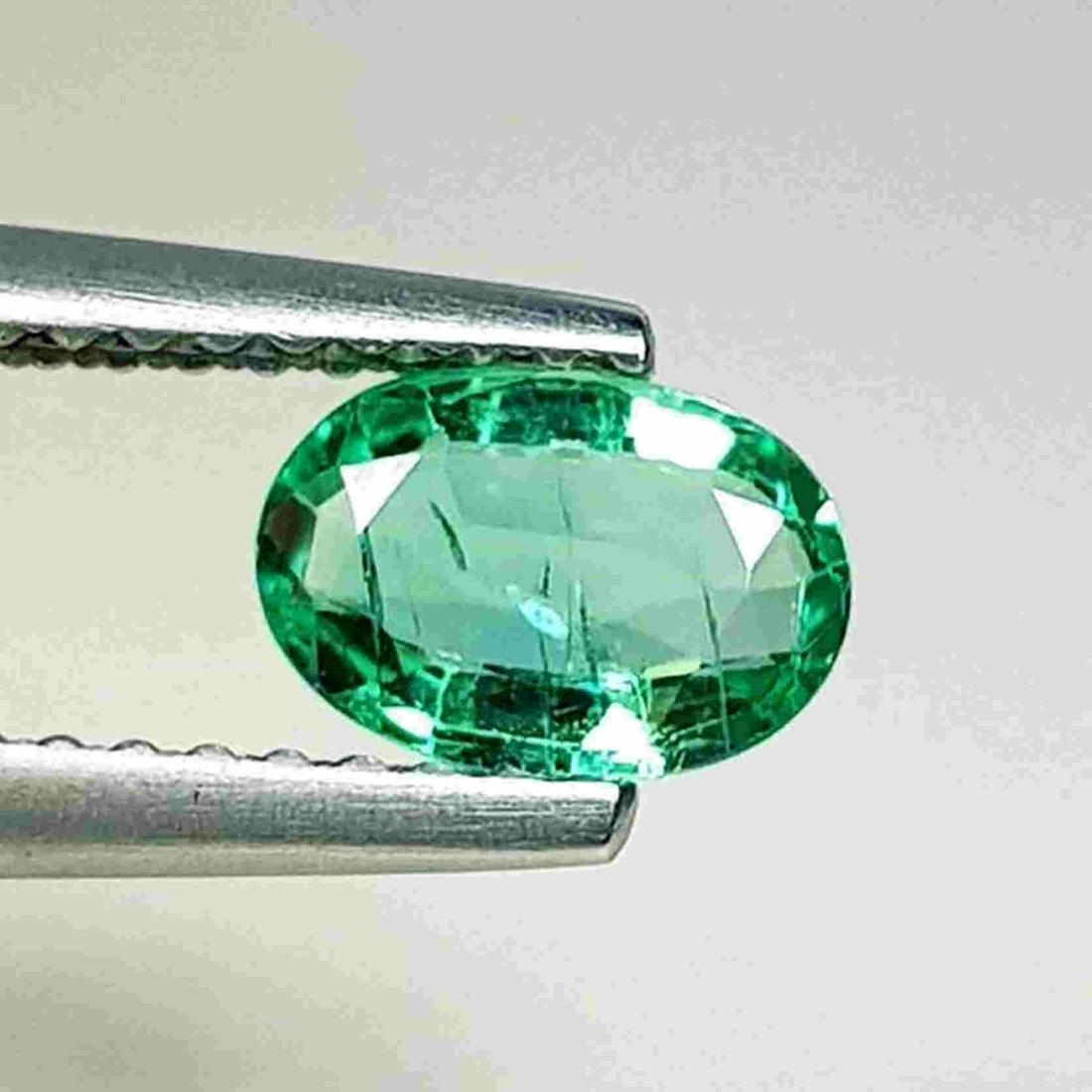 Natural Emerald Oval Cut 0.54 ct (1 of 6)