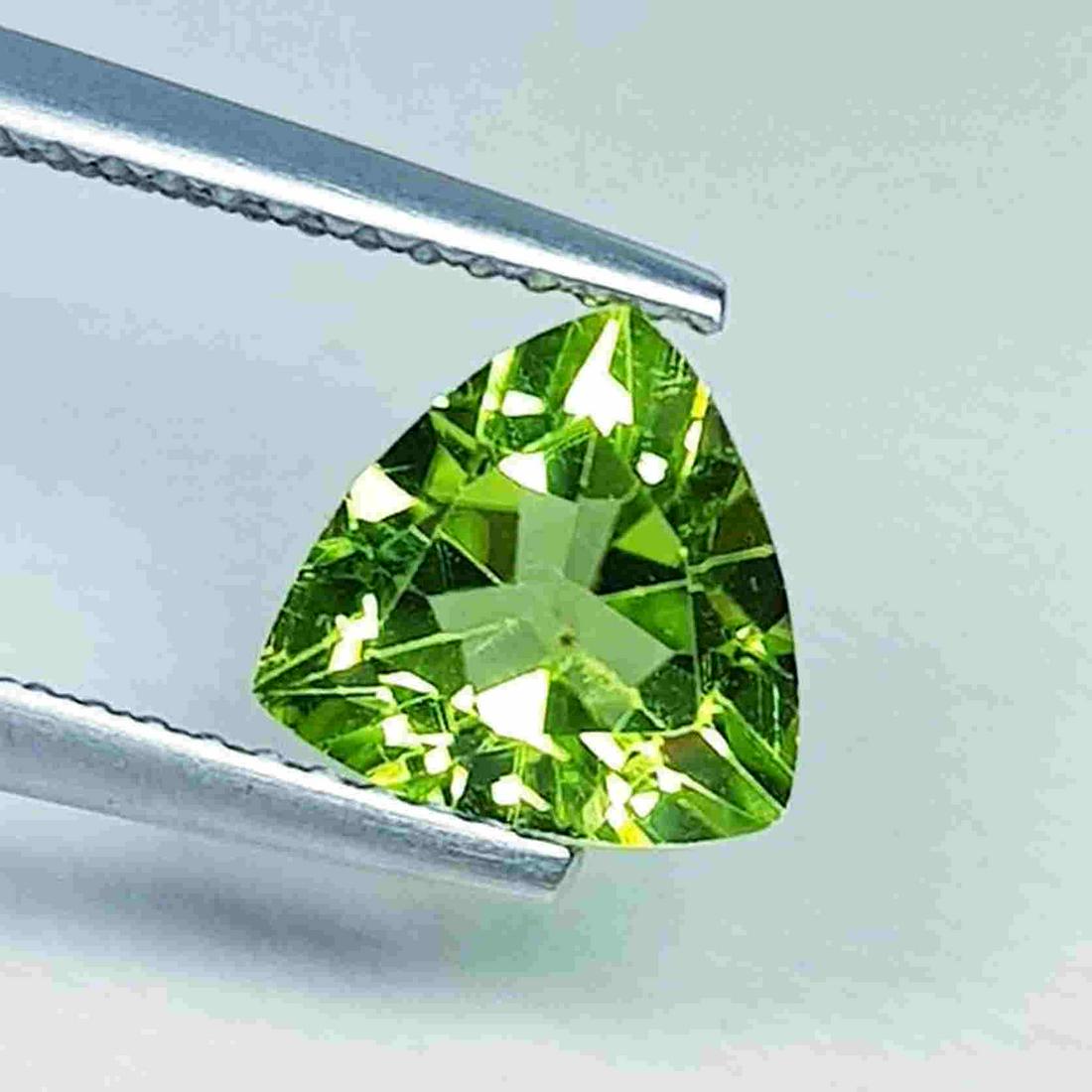Natural Peridot Triangle Cut 1.75 ct (1 of 5)