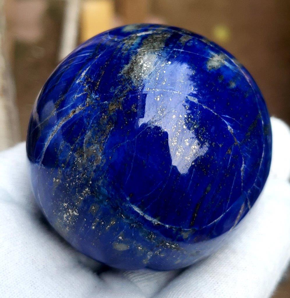 Lapis Lazuli Healing Sphere - 323 Grams: Title: Lapis Lazuli Healing Sphere - 323 Grams Gemstones: Mineral Carat Weights: 323 grams Size/Dimensions: Diamtere - 59 mm Additional Information: Lapis Lazuli Healing Sphere - 323 Grams Reserve: $9