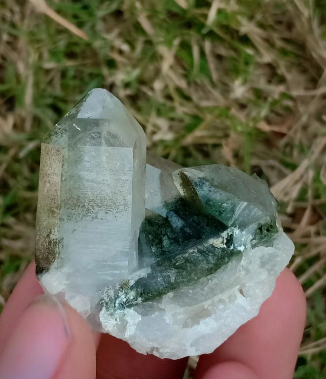 35 Gram Very Amazing And Well Terminated Natural: No Reserve! Title: 35 Gram Very Amazing And Well Terminated Natural Chlorine Quartz Specimen Treatment: Natural Gemstones: Chlorine Quartz Weight: 35 Gram Size/Dimensions: 41x35x25 mm Origin: Pakistan