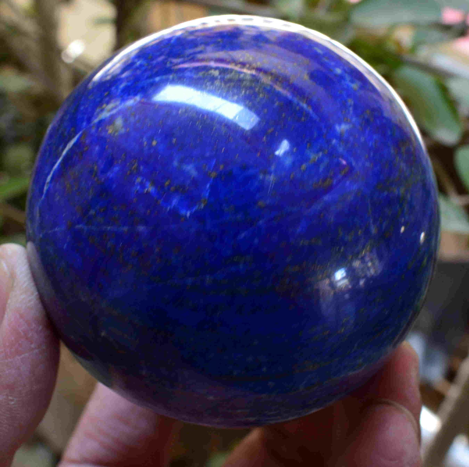 740 Grams Natural Lapis Lazuli Round Sphere 75 MM: Title: 740 Grams Natural Lapis Lazuli Round Sphere 75 MM Origin: Afghanistan Weight: 740 Grams Size/Dimensions: 75 Mm Additional Information: Natural Reserve: $80.00 Shipping: Domestic: Flat-rate of