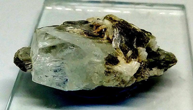 18 Grams Lovely Aquamarine With Muscovite Specimen from: Material aquamarine specimen more Description Product: Aquamarine Orign: Skardu Pakistan Shape: Specimen Size: 38*30*18 mm Weight: 18 Grams Treatment: Natural Color: Aqua Reserve: $10.00 Shipping: