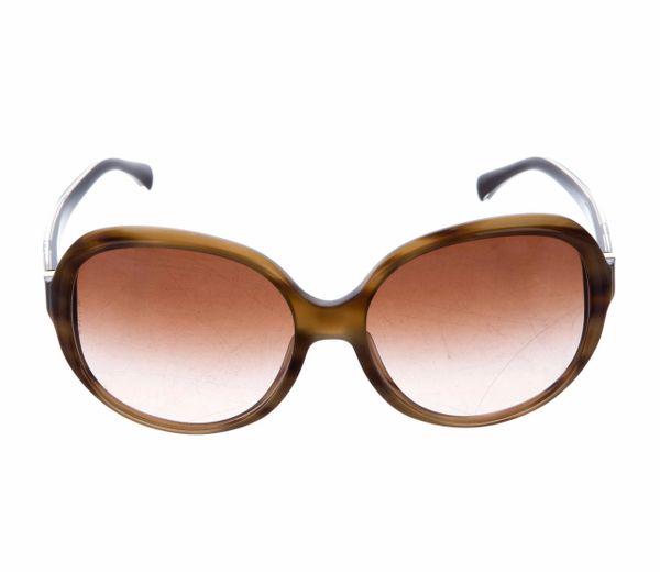 Chanel Oversized Sunglasses Style 5196: Perfect for Summer! Brown marbled acetate Chanel oversize sunglasses with gradient lenses and logo accents at temples. Style #: 5196 Frame Height: 2.25" Frame Width: 5.5" Condition: Good. Moderate scr
