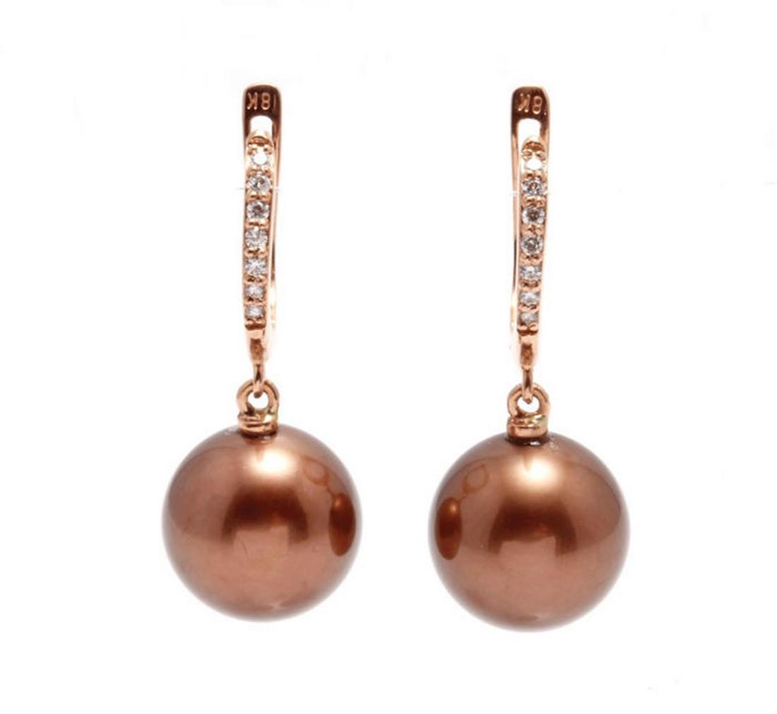 18 kt. Rose Gold - 10x11mm Special Chocolate Tahitian: Description: Emerging from the tropical lagoons of French Polynesia, these pearls have a beautiful cherry brown colour with a rich luster. The Chocolate Tahitian Pearl is really a Tahitian Black Pearl