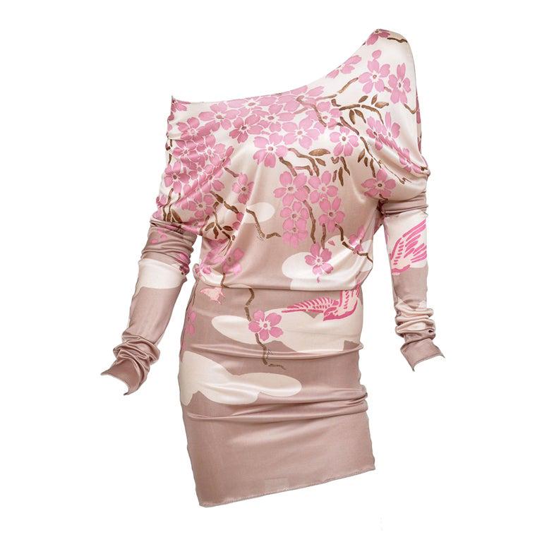 S/S 2003 Vintage Tom Ford for Gucci Japanese Print: S/S 2003 ready-to-wear collection. According to NY mag this dress is on the list of 13 Investments from the Ford era! Condition: Excellent Size: L 100% Viscose Very stretchy. Details Designer Tom Ford