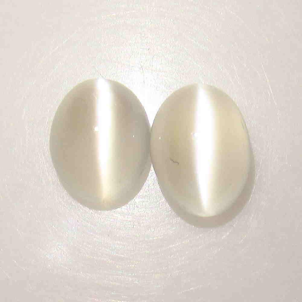 3.90 Ctw Natural Sharp Line White Moonstone Oval Pair: Title: 3.90 Ctw Natural Sharp Line White Moonstone Oval Pair Stone Clarity: Transparent Gemstones: Moonstone Carat Weights: 3.9 Size/Dimensions: 8.40 x 6.70 x 4.30 mm / 2 PC's Additional Information:
