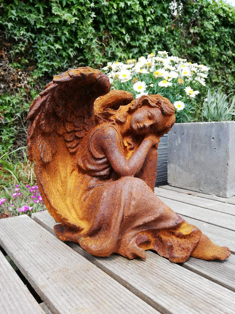 Antique garden sculpture of an Angel - romantic garden: Title: Antique garden sculpture of an Angel - romantic garden decor Maker: Unknown Origin: United kingdom Date/Period: 20th century Materials: Cast stone Dimensions: Width: 23 cm / 9.2 inchesHeight: 2