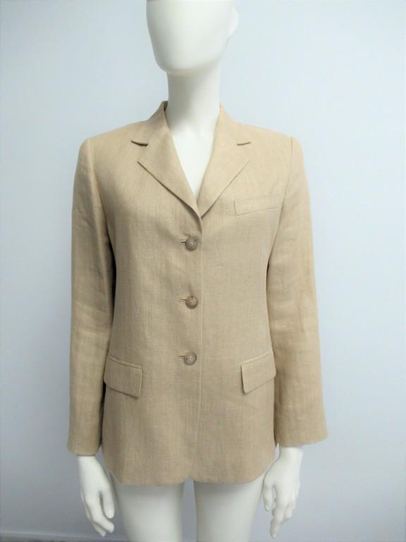 "Weekend Max Mara" jacket in pure linen size M: Weekend Max Mara pure linen jacket.Short and flared model ideal for any outfit.Herringbone fabric, with beige buttons with white shades.Lined interior.Externally it is in excellent condition, but the