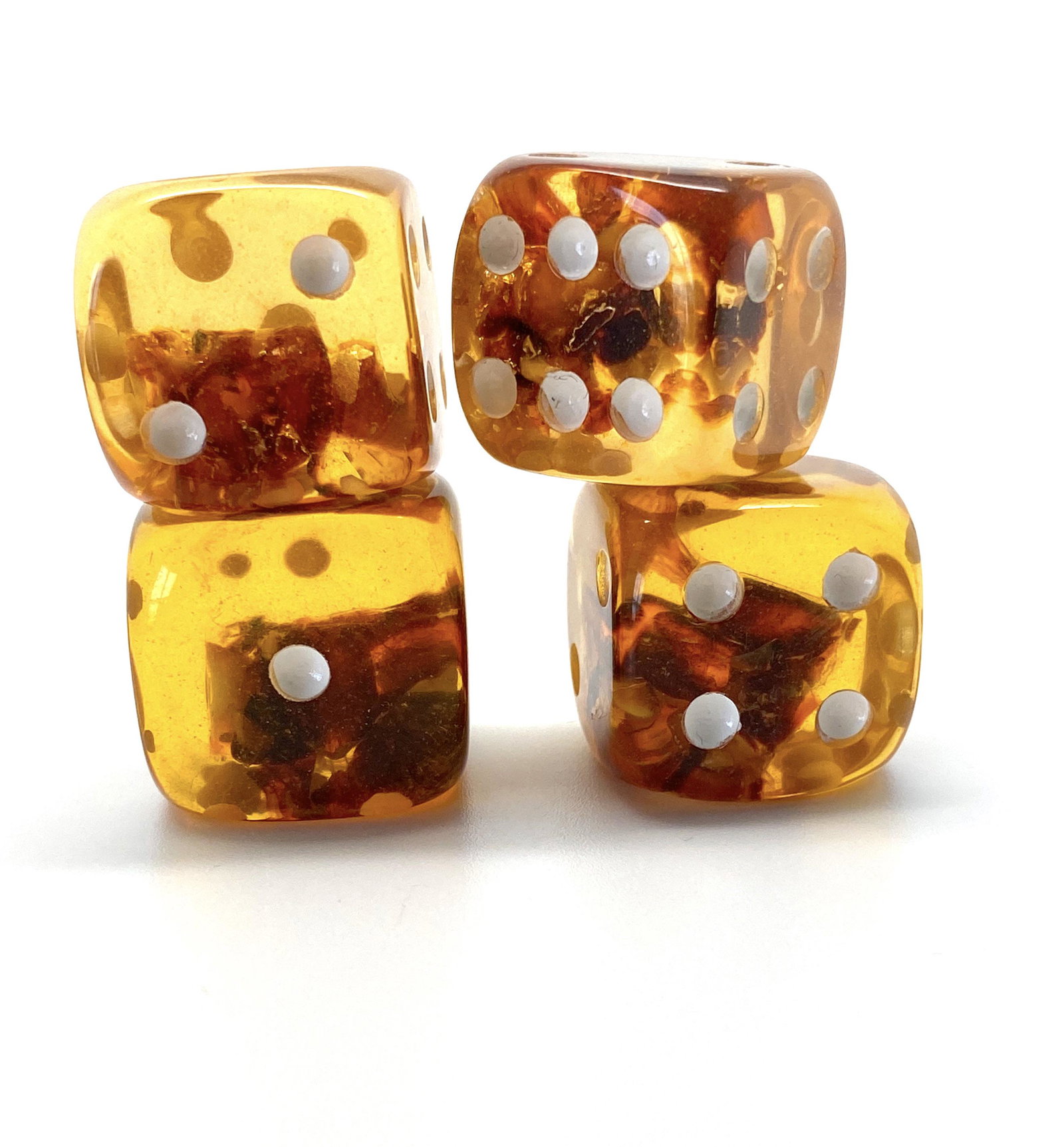 Alluring Amber Set of 4 Dices: Title: Alluring Amber Set of 4 Dices Metal: None Gemstones: Amber Weight: 36.4 g Size: Size: 20.0 x 20.0 x 20.0 mm Size: 0.787 x 0.787 x 0.787 inches Made of: Reconstituted Amber Additional Informatio