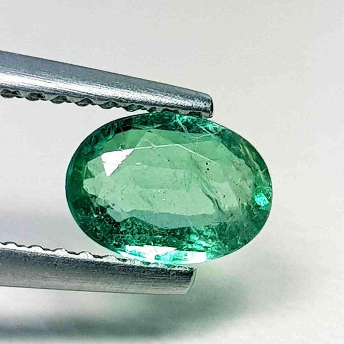 Natural Emerald Oval Cut 0.80 ct (1 of 6)