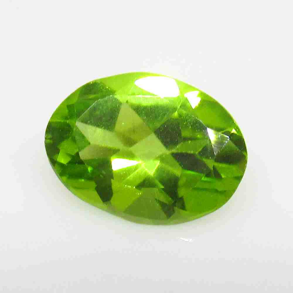 1.54 Ctw Natural Pakistan Peridot Oval Cut: No Reserve! Title: 1.54 Ctw Natural Pakistan Peridot Oval Cut Stone Clarity: VVS Gemstone: Peridot Carat Weight: 1.54 Size/Dimensions: 9.10 x 6.80 x 4.00 mm Additional Information: Top Class Luster / 