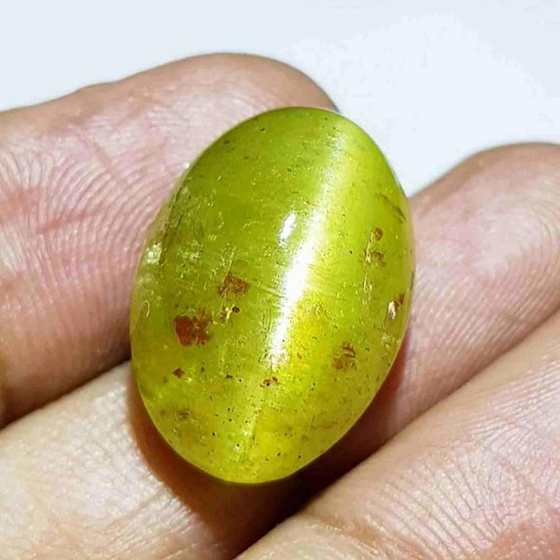 25.56 ct Natural Apatite cat's Eye: No Reserve! Title: 25.56 ct Natural Apatite cat's Eye Color/Clarity: Semi Transparent Type: Loosegemstone Carat Weight: 25.56 Dimensions: 19.80 x 13.60 x 11.10 Additional Information: Oval - Africa Sh