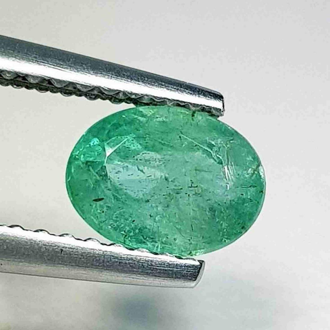 Natural Emerald Oval Cut 0.93 ct (1 of 5)