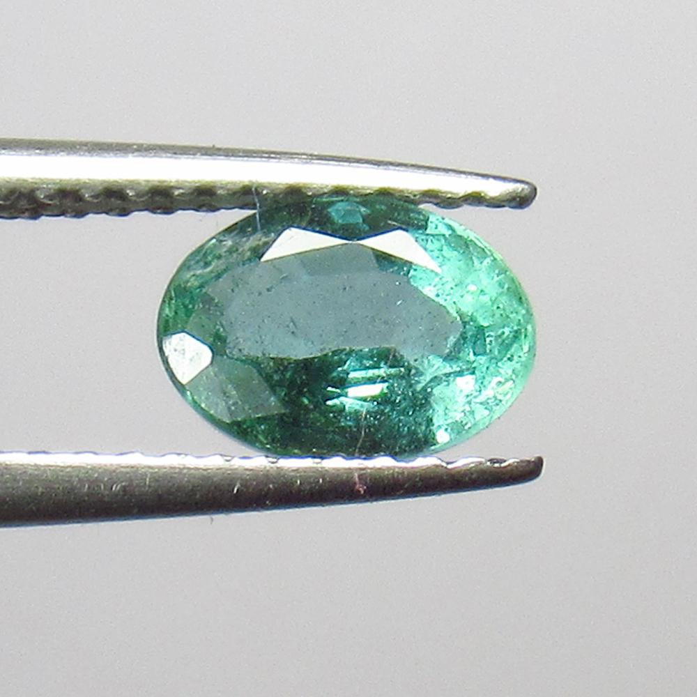 0.90 Ct Natural Zambian Emerald Oval Cut (1 of 2)