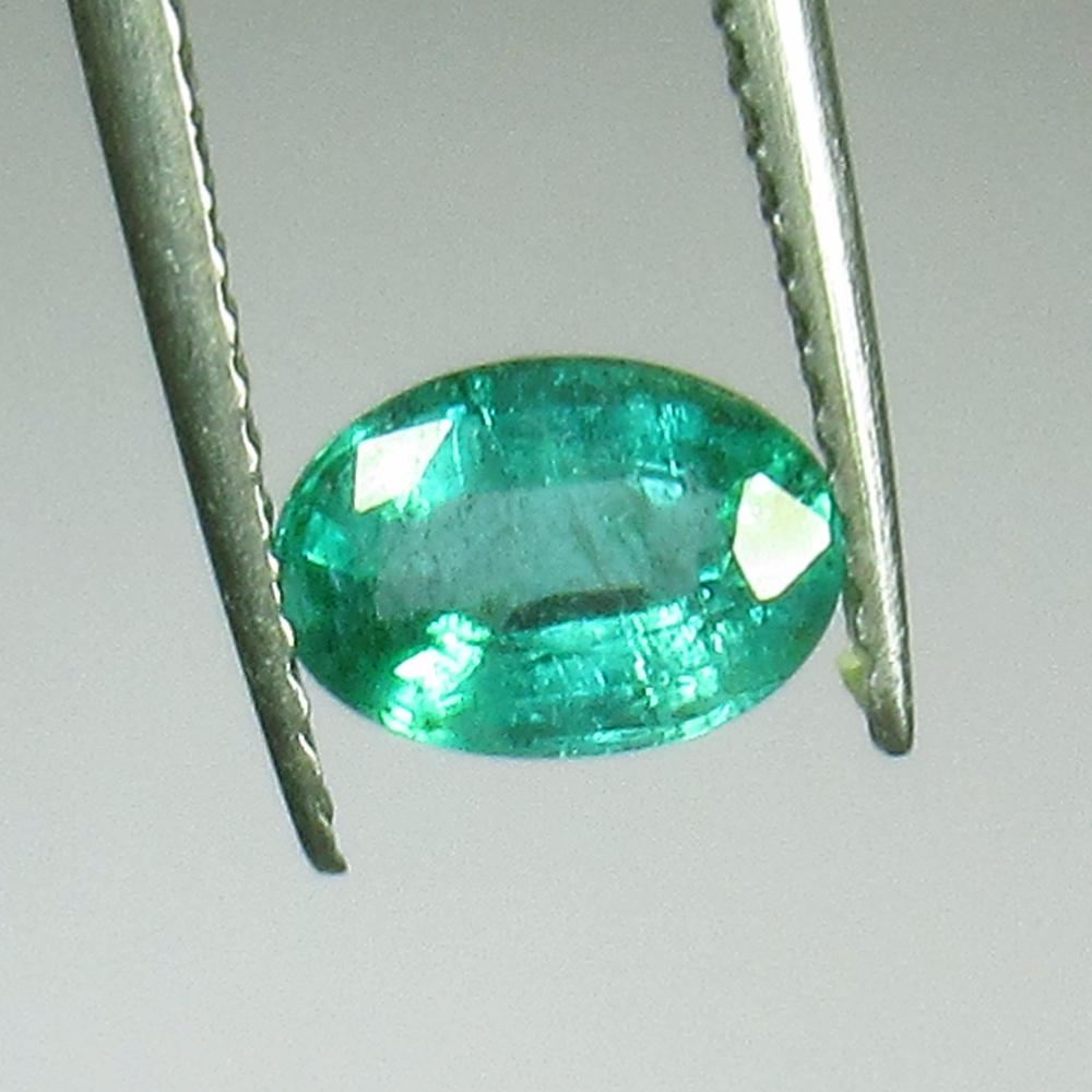 0.90 Ct Natural Zambian Emerald Oval Cut (1 of 2)