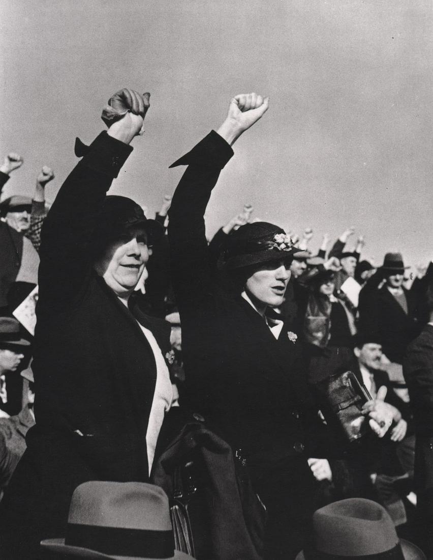ROBERT CAPA - Meeting electoral, Paris, 1936 (1 of 1)