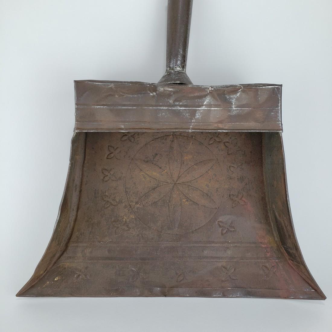 19th century Tin-smithed Dust Pan w/ embossed Hex: Title: 19th century Tin-smithed Dust Pan w/ embossed Hex Date/Period: early to mid 19th century Materials: tin Dimension: 14" x 13" x 2 1/2" Description: Tinsmithed 'fancy' dust pan embossed with hex