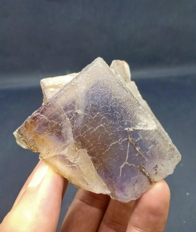 170 Gram Beautiful Natural Fluorite Specimen: Title: 170 Gram Beautiful Natural Fluorite Specimen Treatment: Natural Gemstones: Fluorite Weight: 170 Gram Size/Dimensions: 77x65x35 mm Origin: Pakistan Reserve: $10.00 Shipping: Domestic: Flat-rate