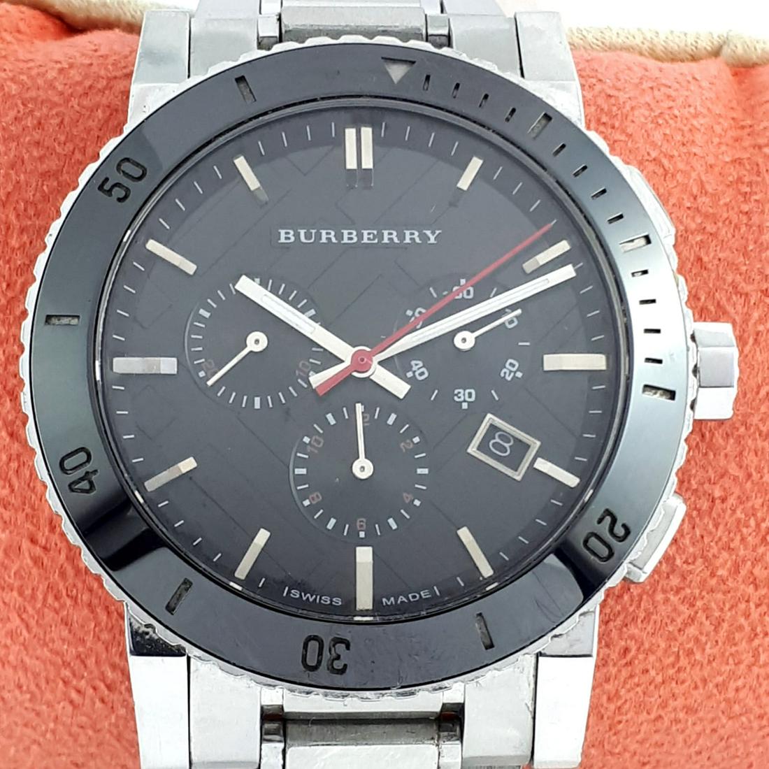 Burberry - Ref:BU9380 - Men - 2000-2010: Brand : Burberry Ref : BU9380 Gender : Men Movement : Quartz Type : Analogue wristwatch Total Lenght : 20 cm / 7,87 inch (Including Watch Case) Case Size : 43 mm / 1,69 Inch Bracelet Mater
