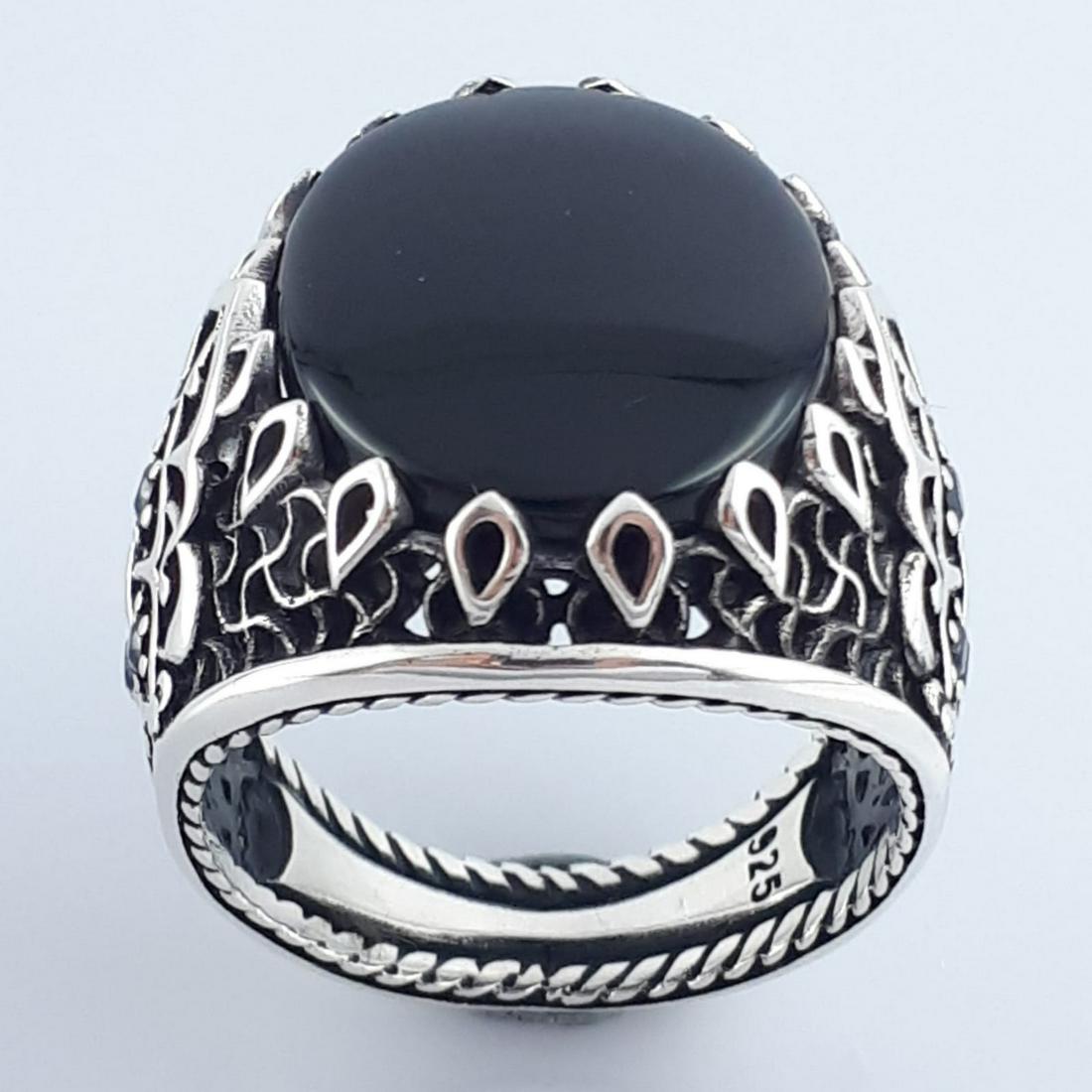 925 Sterling Silver - Ring: Ring Gender : Men/Women Material : 925 Sterling Silver Weight : 0,35 ozt. / 10,83 gr Condition : New / Unused Will be shipped with a gift box Size : US:8½ , EU:58.3 , UK:Q , D:18.5 m